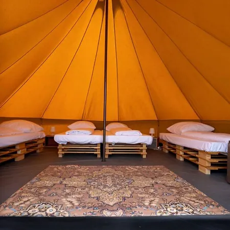 Romantic Glamping Retreat With Shaded Terrace & Sun Loungers In District, Portugal *