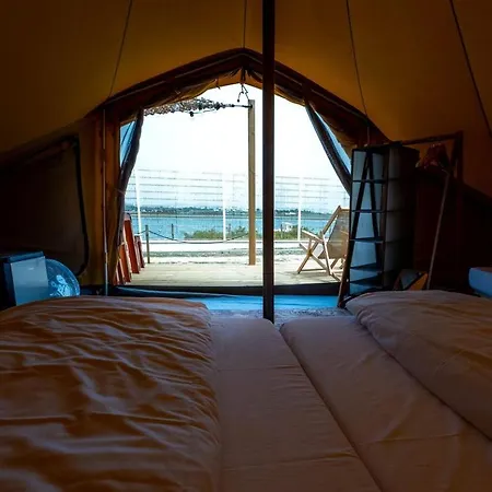 Romantic Glamping Retreat With Shaded Terrace & Sun Loungers In District, Portugal * District de Faro